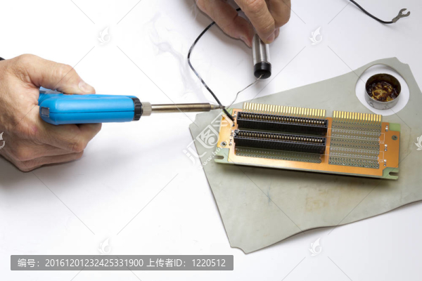焊接電子元件