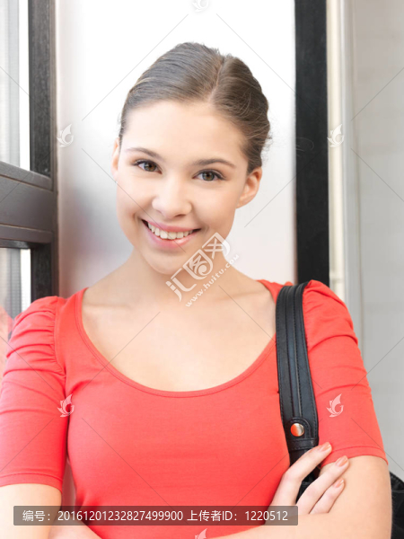 快樂和微笑的少女