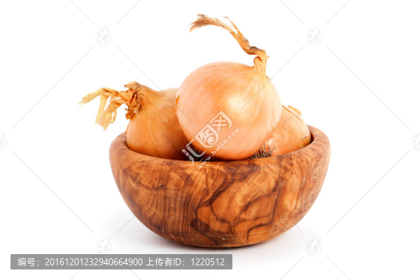白色背景洋蔥的新鮮球莖