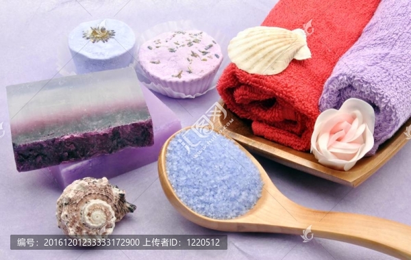 兩個紫色的肥皂