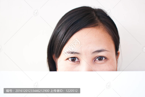 特寫(xiě)女人臉。