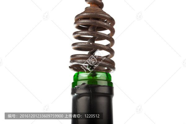 在葡萄酒的軟木塞舊金屬開瓶器