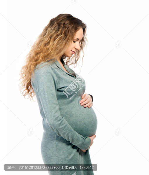 孕婦撫摸她的肚子