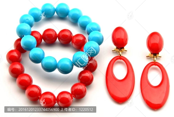 紅色的耳環(huán)