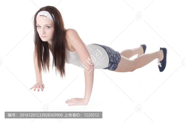 女孩參加體育運(yùn)動(dòng)