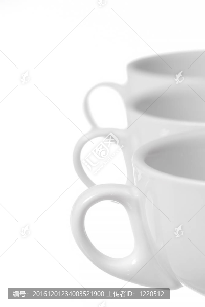 白色背景咖啡杯三排。