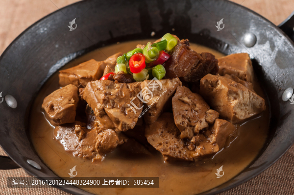 手磨豆腐燒土豬肉
