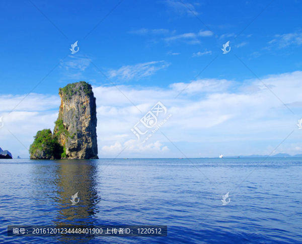 在甲米thsiland巖石和大海