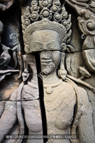 雕刻在女人ankgor寺裂
