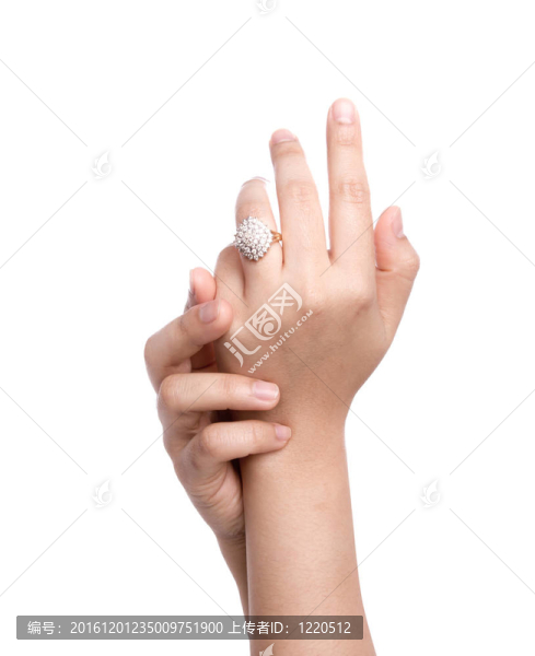 手上的訂婚戒指