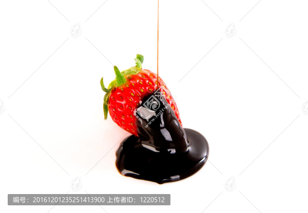 新鮮草莓覆蓋黑巧克力