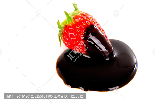 新鮮草莓覆蓋黑巧克力
