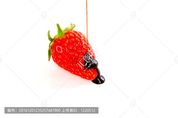 新鮮草莓覆蓋黑巧克力