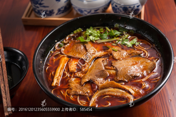 鹵香牛雜面