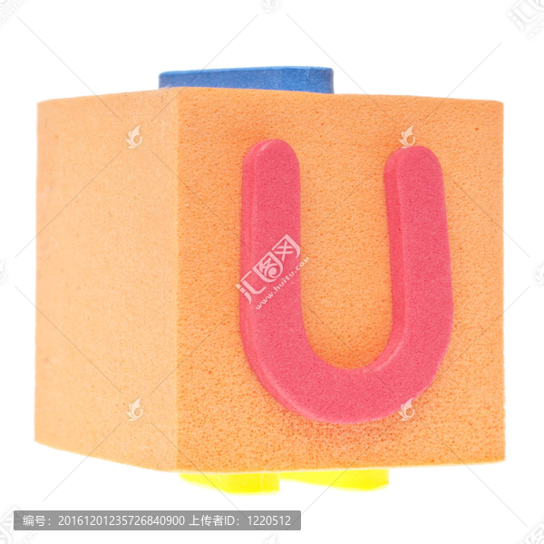 泡沫塊上的字母U