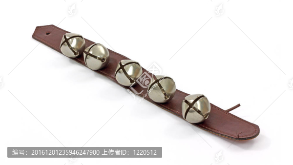皮革皮帶上的金屬鈴鐺