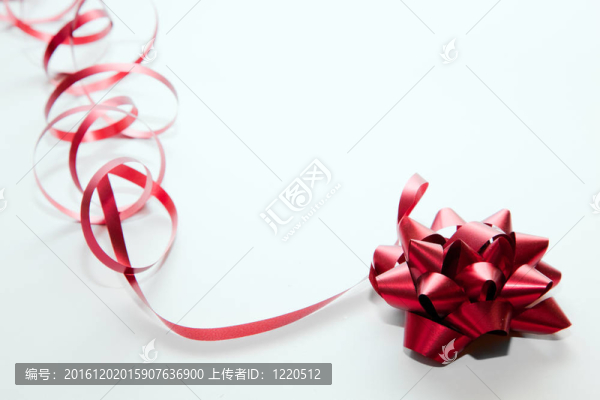 圣誕裝飾；紅絲帶