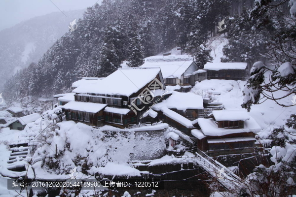 雪中溫泉度假村