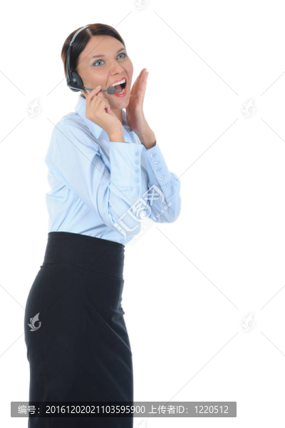 漂亮的年輕女人在耳機(jī)
