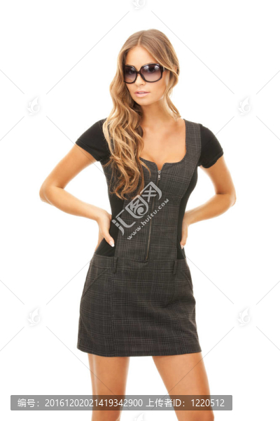 可愛的女人在陰影
