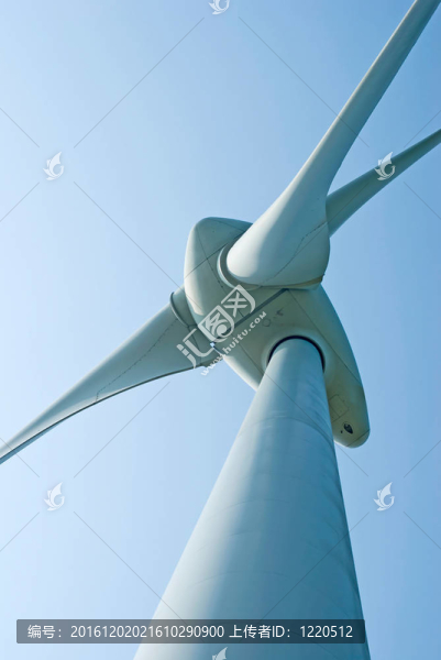 藍(lán)天下風(fēng)力發(fā)電機(jī)