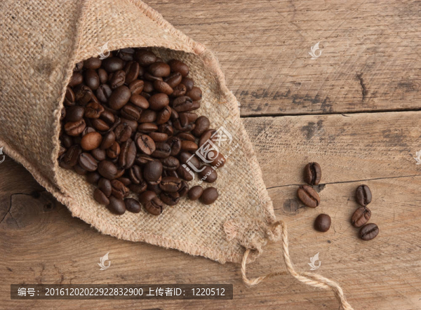 在一個袋子里的咖啡豆