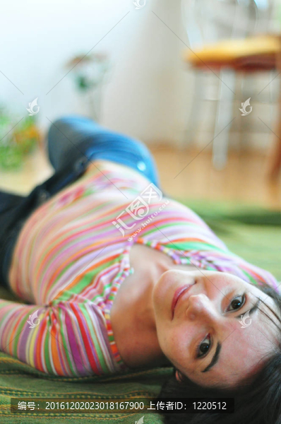 年輕的女人