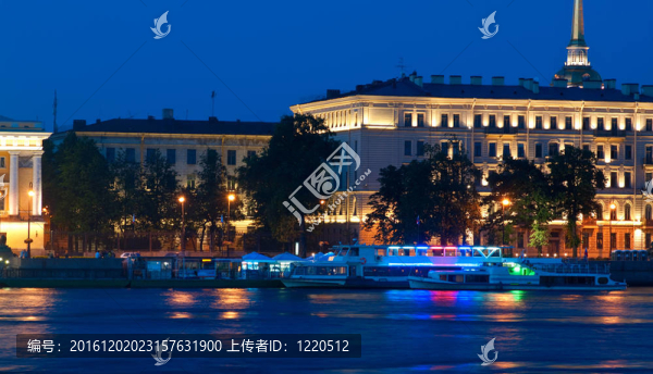 建筑與河流景觀
