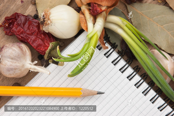食譜和香料的筆記本
