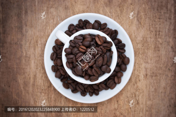 杯子里的咖啡豆