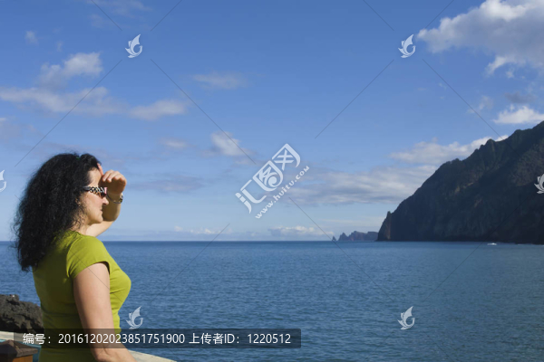 女人和海