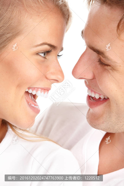 戀愛中的年輕夫婦