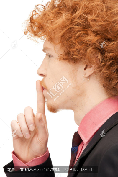 手指在嘴唇