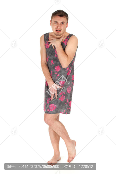 穿黑衣服的人羞于打扮女人