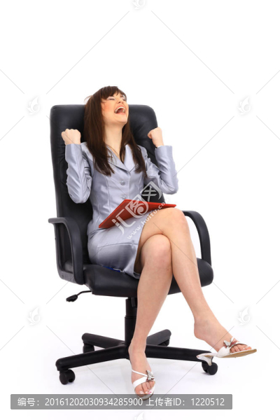商業(yè)女性坐在椅子上孤立的白色