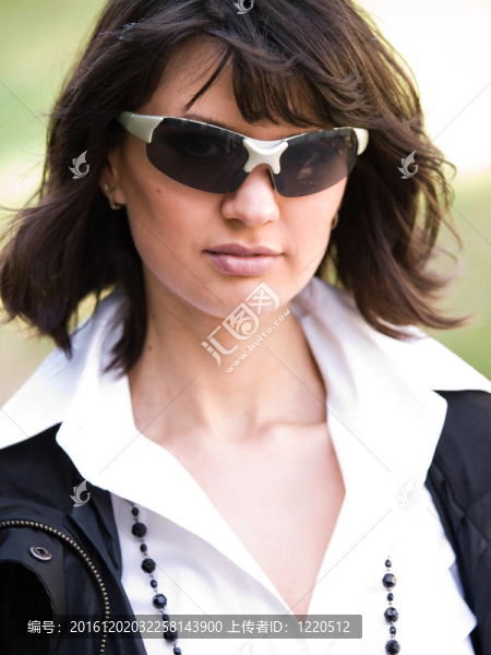 年輕的女人