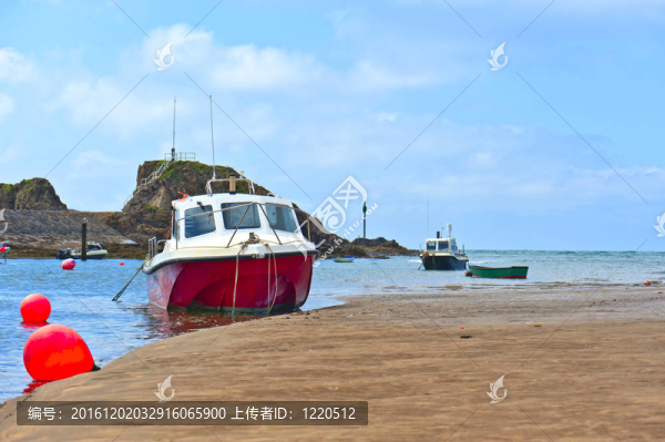停泊的游艇