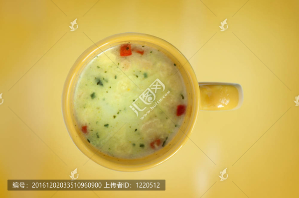 杯子里的蔬菜湯