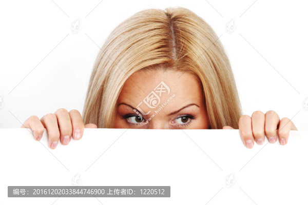 隱藏在紙背后的女人