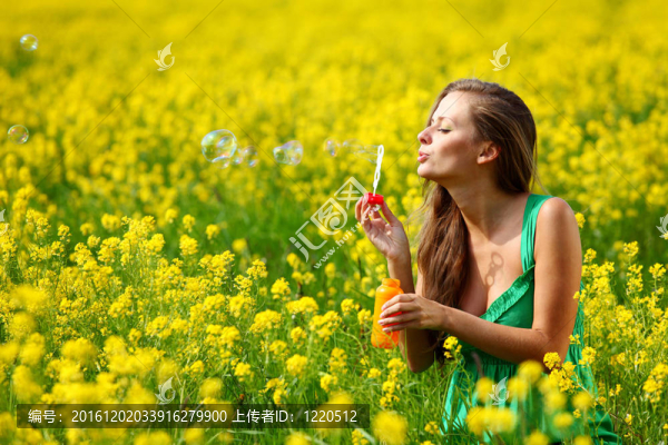 女人開始肥皂泡