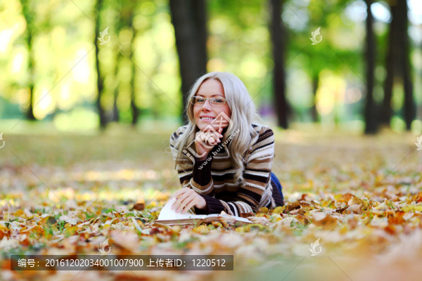 公園里的女人