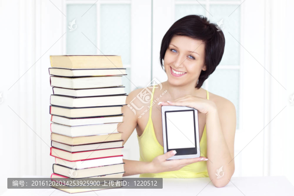 年輕女人用電子書