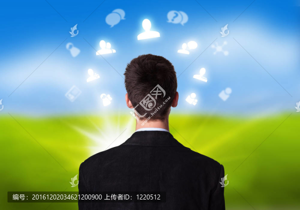 年輕的商人與社交網絡圖標漂浮在他的頭2