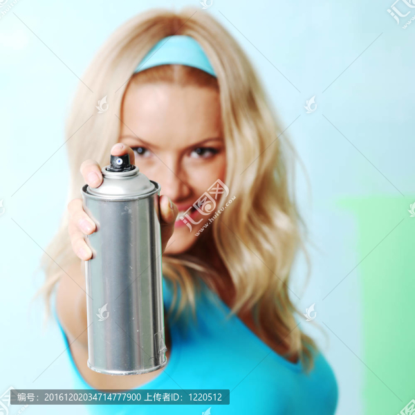 女人畫墻
