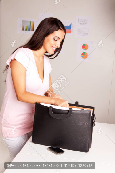 快樂準備的商業(yè)女人