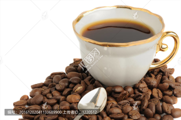 帶銀匙和籽的時(shí)尚咖啡杯