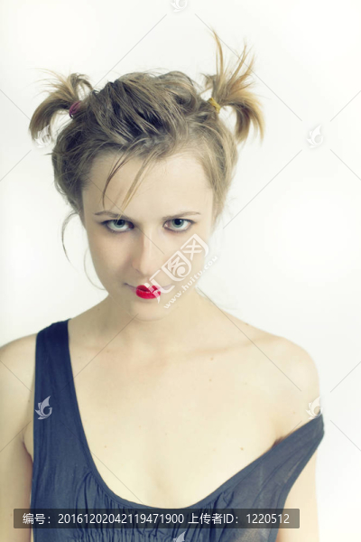 女人化妝的肖像