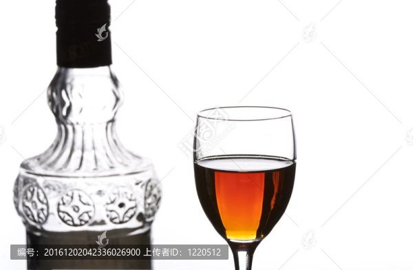 一瓶紅葡萄酒