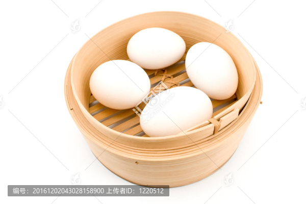 四個在竹籃子里的白蛋