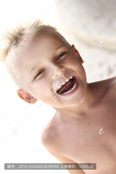 快樂的小男孩
